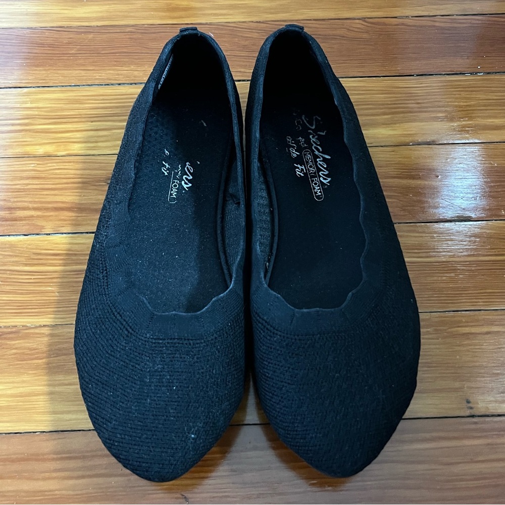 EUC Skechers Wide Fit Flats